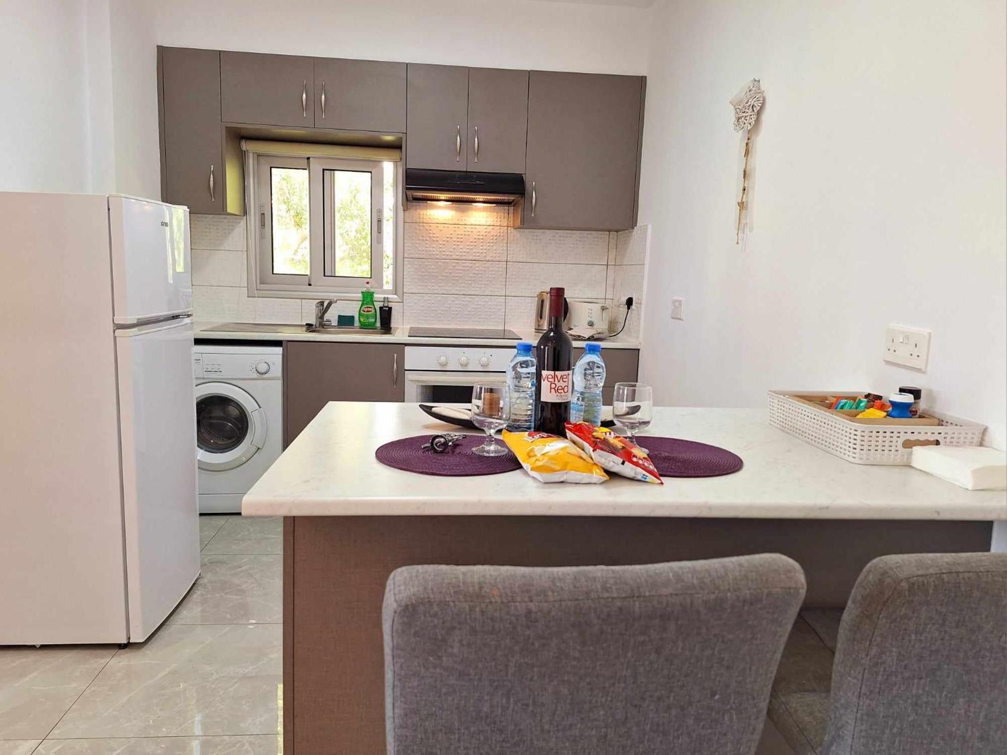 Charming Holiday Retreat Kato Paphos Apt 400M To The Beach Ngoại thất bức ảnh